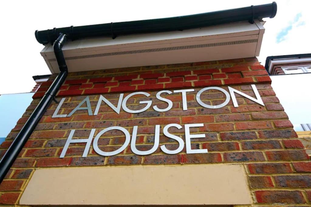 Langston House: 2 Bed, 2 Bath Luxury Apartment Hedgerley 외부 사진